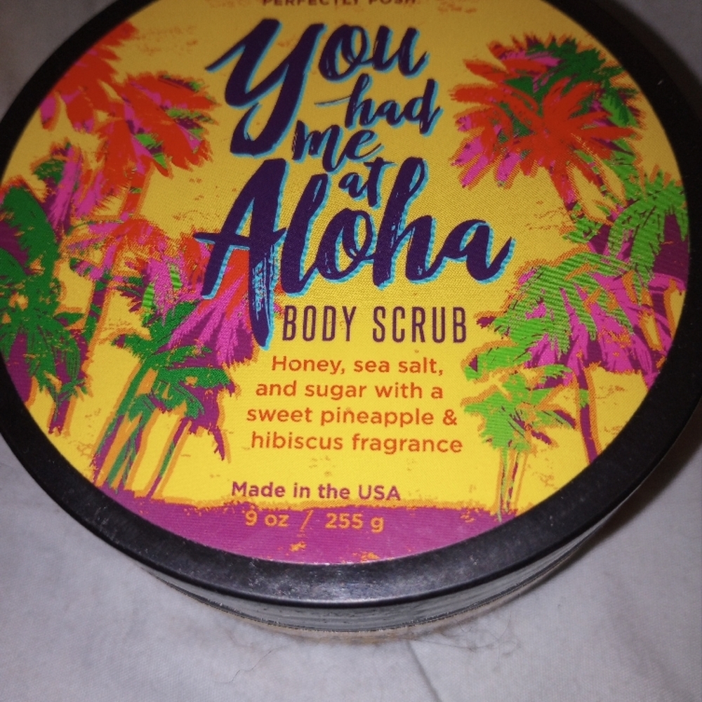 Perfectly Posh You Had Me at Aloha Body Scrub - Vibrant Yellow